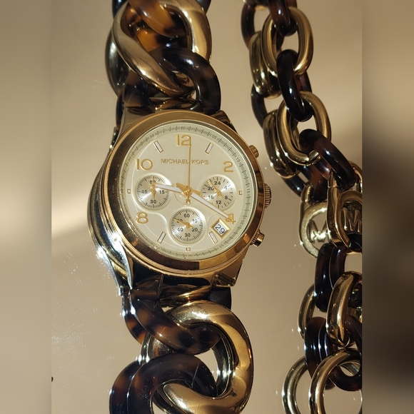 Michael Kors animal print watch & bracelet - Picture 2 of 11